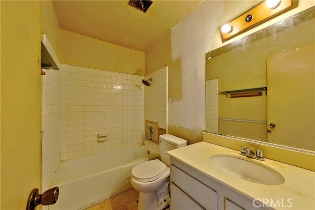 2nd Bathroom