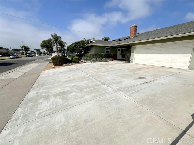 7811 Rhine Drive, Huntington Beach CA: https://media.crmls.org/medias/6d46079b-ecca-4689-aaac-9bf2c9ba748b.jpg