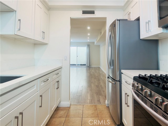 525 E Verdugo Avenue, Burbank CA: https://media.crmls.org/medias/6d46342e-5de3-46f3-8c2f-360a84a72491.jpg