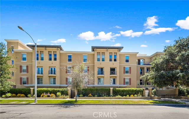 128 N Oak Knoll Avenue 406 Pasadena, California Located in the heart of Pasadena’s highly desirable Playhouse District, this amazing luxury condominium is located on the top floor and features 2 large bedrooms, a bonus office/den (could be used as a 3rd bedroom), and 3 full baths. Conveniently located close to So Lake Ave, Paseo Colorado, Old Pasadena, the 210 FWY, and Metro Gold Line. Filled with an abundance of light, the unit features a living room w fireplace, adjacent dining area, gourmet kitchen w stainless steel appliance, and a large west-facing balcony over-looking the courtyard. The spacious master suite also has access to the balcony and features a large walk-in closet and attached bathroom with dual sinks, separate tub & shower, and a second closet. The 2nd bedroom suite is also spacious and has its own private attached bath. There is a large bedroom-sized bonus room that could be used as a 3rd bedroom, office, nursery, or den. There is also a 3rd full bathroom in the hallway. The unit also features an in-unit laundry room with storage. There is a new water filtration system in the kitchen and the unit has dual-zone central air & heat. The Quattro Blu complex features a gym and peaceful courtyard area. This unit comes with 2 side-by-side assigned parking spaces in the subterranean garage and a walk-in storage area. The HOA has 12 guest parking spaces as well. This unit provides the perfect combination of low maintenance luxury living in a convenient location and is ready for immediate move in.