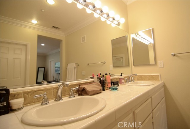 Detail Gallery Image 12 of 22 For 16 Parker St, Ladera Ranch,  CA 92694 - 2 Beds | 2/1 Baths