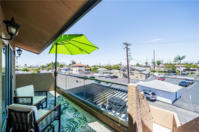 708 Main Street, Huntington Beach CA: https://media.crmls.org/medias/6d4869e4-a9aa-4b8c-9106-c8775b9184f5.jpg