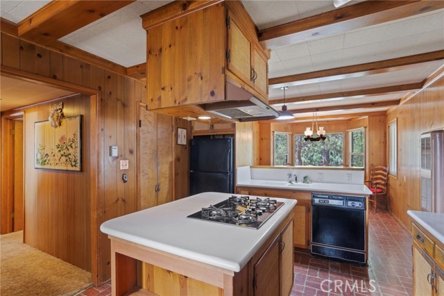 Detail Gallery Image 7 of 23 For 38992 Bayview Ln, Big Bear Lake,  CA 92315 - 4 Beds | 1/1 Baths