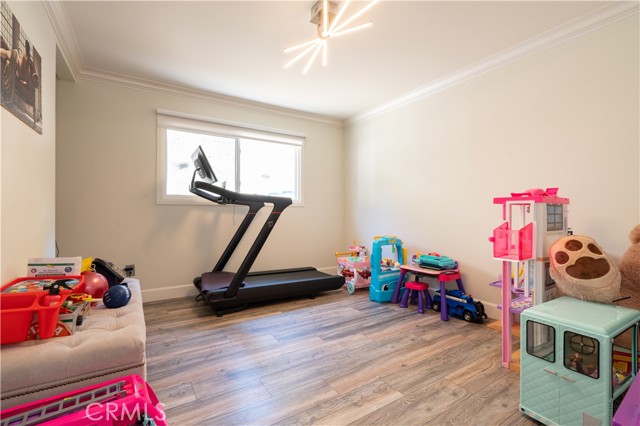 9434 Mclennan Avenue, Northridge CA: https://media.crmls.org/medias/6d4a5e3c-1a9c-4638-ae23-48b10f504deb.jpg