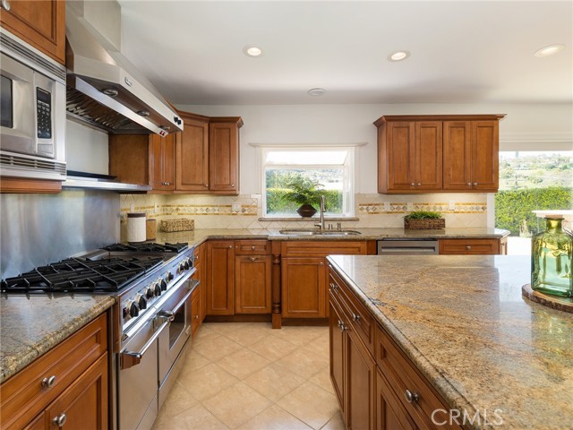 Detail Gallery Image 14 of 44 For 27989 Beechgate Dr, Rancho Palos Verdes,  CA 90275 - 4 Beds | 3 Baths