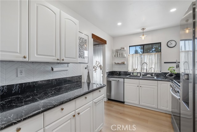 Detail Gallery Image 19 of 31 For 20134 Leadwell St. #218,  Winnetka,  CA 91306 - 3 Beds | 2 Baths