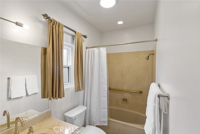 Detail Gallery Image 25 of 49 For 214 Goldenwest St, Huntington Beach,  CA 92648 - 3 Beds | 3/1 Baths