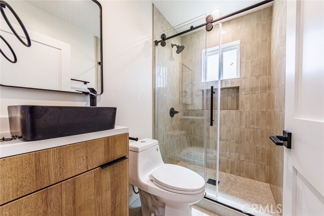 Detail Gallery Image 13 of 24 For 1857 Crenshaw Bld #1/2,  Los Angeles,  CA 90019 - 3 Beds | 3 Baths