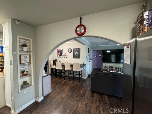 Detail Gallery Image 8 of 22 For 6045 Harding Ave, South Gate,  CA 90280 - 2 Beds | 2 Baths