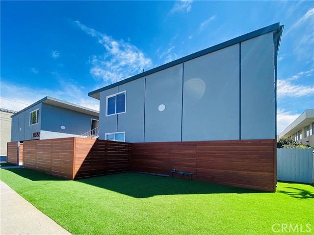 Detail Gallery Image 1 of 12 For 11422 Iowa Ave #9,  Los Angeles,  CA 90025 - 2 Beds | 2 Baths