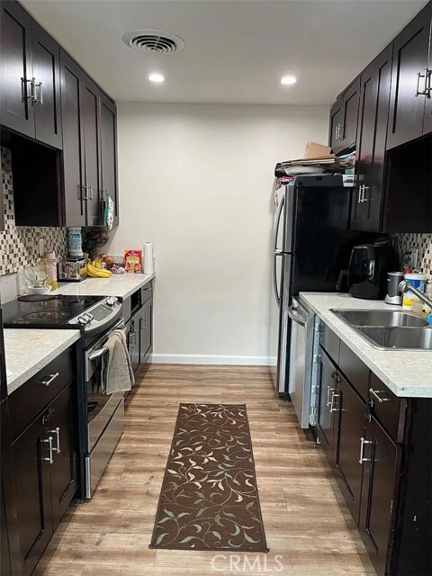 Detail Gallery Image 8 of 21 For 15500 Tustin Village #103,  Tustin,  CA 92780 - 2 Beds | 1/1 Baths