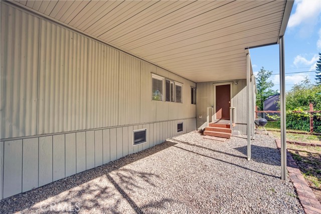 8522 Quarterhorse Lane, Lower Lake CA: https://media.crmls.org/medias/6d5304e5-59d1-41f3-9484-2cefd254dd01.jpg