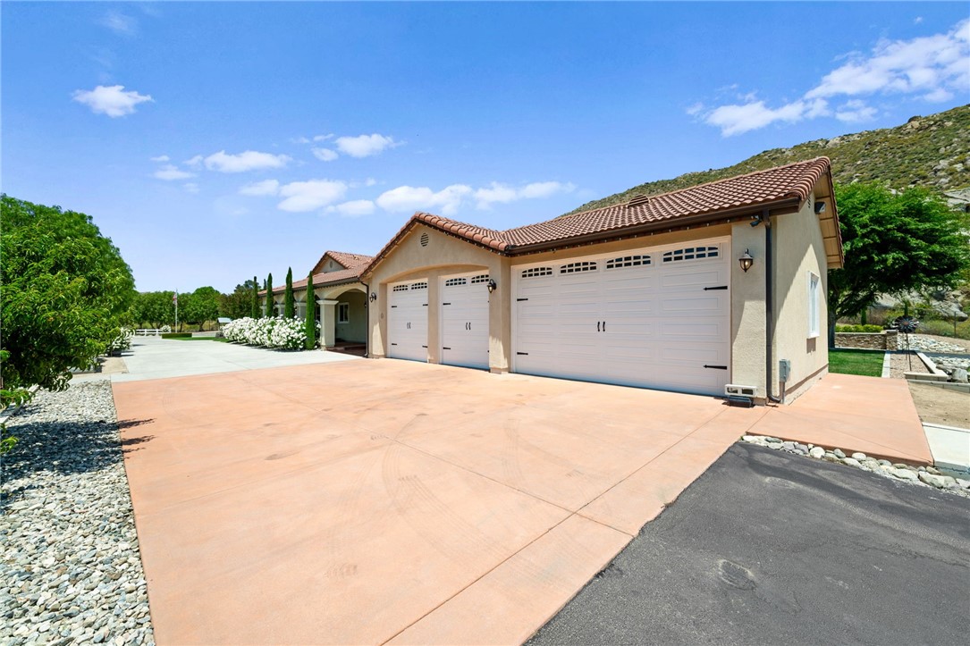 Detail Gallery Image 9 of 39 For 23592 Beech St, Hemet,  CA 92545 - 4 Beds | 3/1 Baths