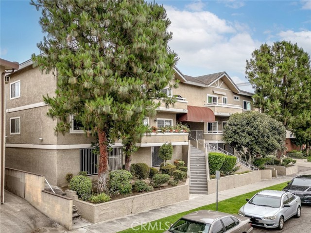 620 N 6th Street, Burbank CA: https://media.crmls.org/medias/6d53c7de-ee4e-490d-afe7-75dc2e8cd814.jpg