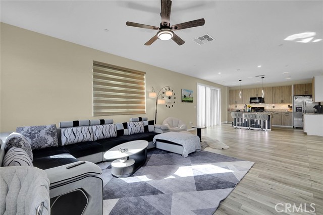 Detail Gallery Image 8 of 54 For 882 Kirkwood Ct, Olivehurst,  CA 95961 - 6 Beds | 3/1 Baths