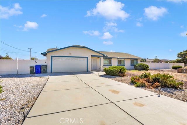 Detail Gallery Image 2 of 26 For 21055 Thunderbird Rd, Apple Valley,  CA 92307 - 3 Beds | 2 Baths
