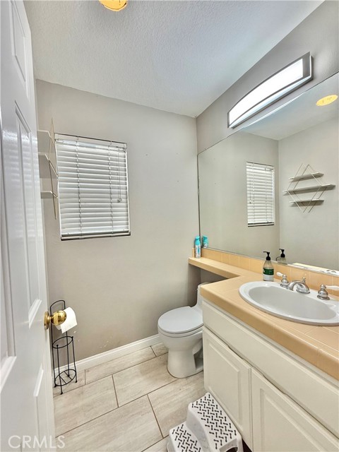 Detail Gallery Image 9 of 11 For 1 Acorn, Rancho Santa Margarita,  CA 92688 - 3 Beds | 2/1 Baths