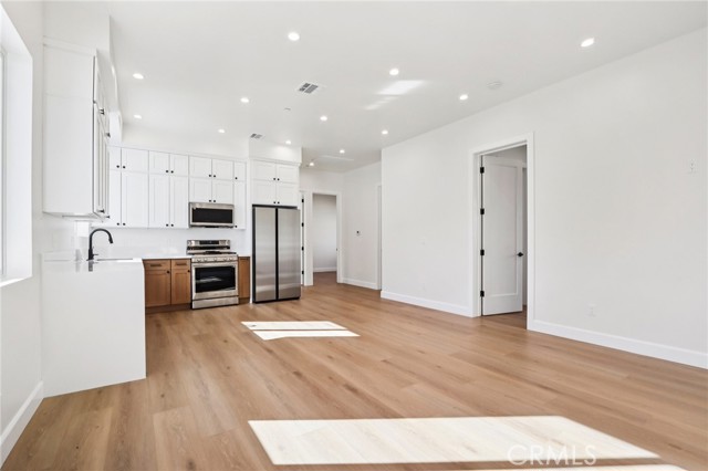 Detail Gallery Image 39 of 51 For 14931 Vose St, Van Nuys,  CA 91405 - 7 Beds | 6/1 Baths