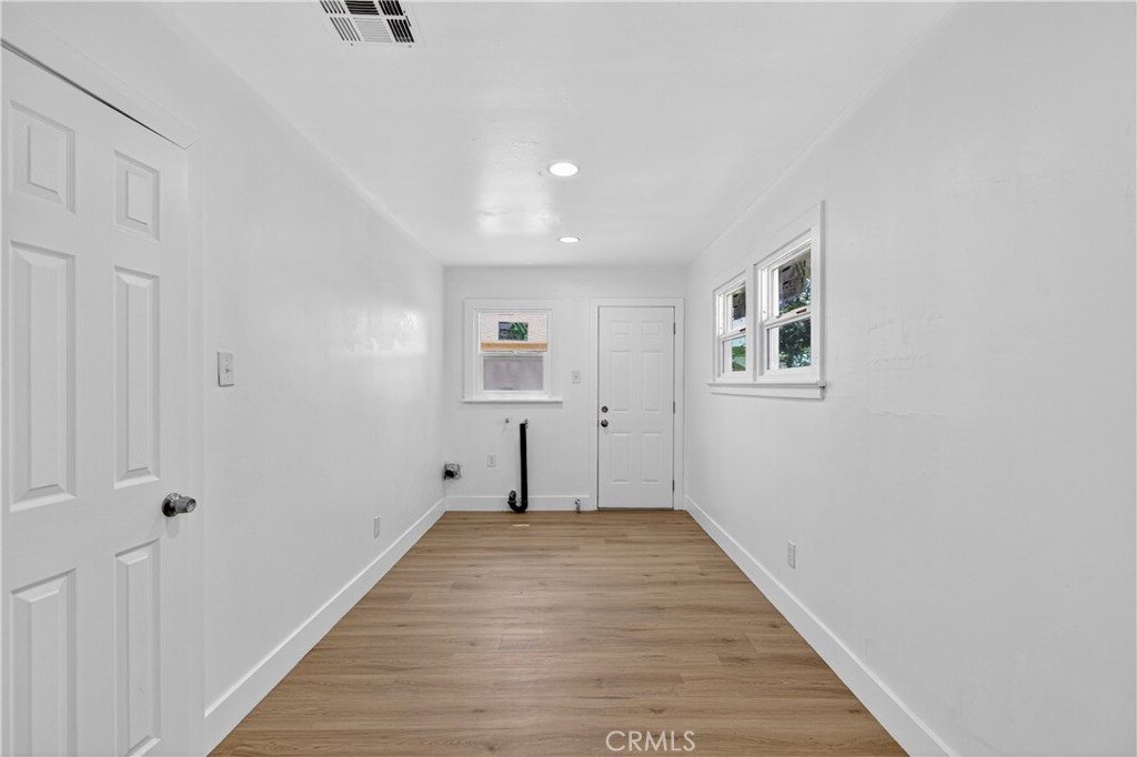 https://media.crmls.org/medias/6d55f581-6a0f-4a73-863d-3a1566469543.jpg?preset=X-Large