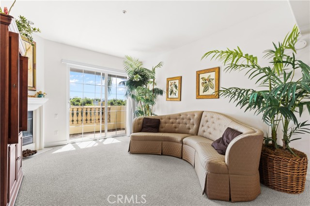 Detail Gallery Image 4 of 13 For 14343 Burbank Bld #301,  Sherman Oaks,  CA 91401 - 3 Beds | 2 Baths