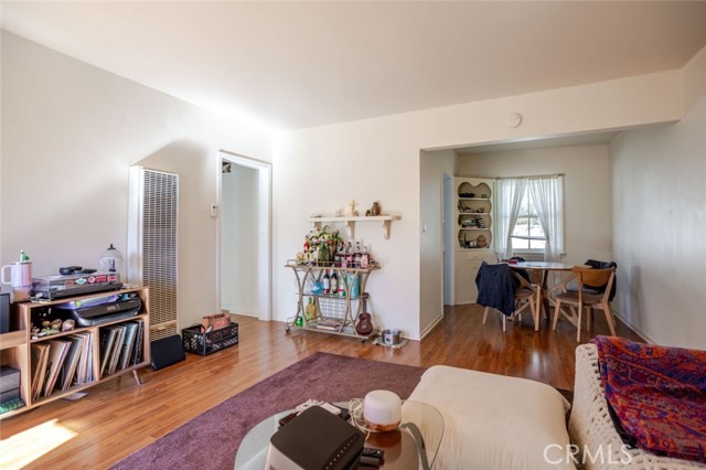 Detail Gallery Image 4 of 23 For 2010 N Los Robles Ave, Pasadena,  CA 91104 - – Beds | – Baths