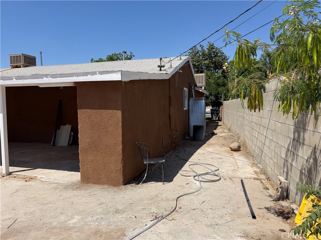 https://media.crmls.org/medias/6d57441d-e565-43d9-83d8-e112e94774e5.jpg?preset=X-Large