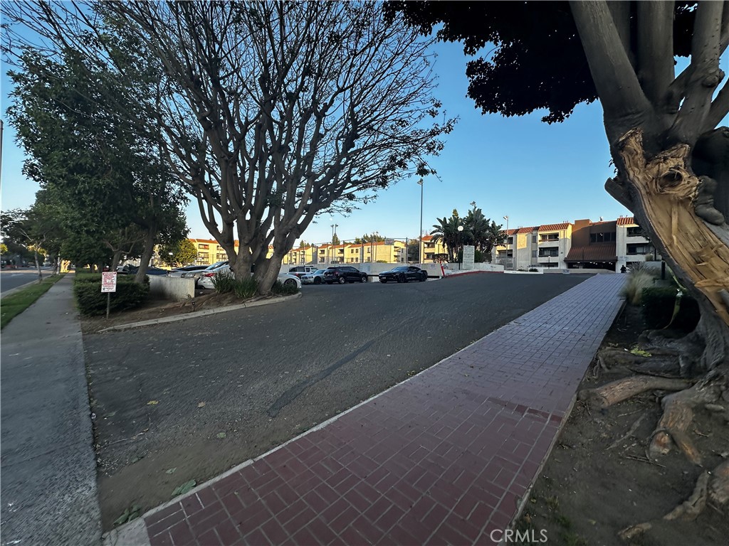 https://media.crmls.org/medias/6d576a7c-1038-4d25-a5fc-8f2eec322555.jpg?preset=X-Large