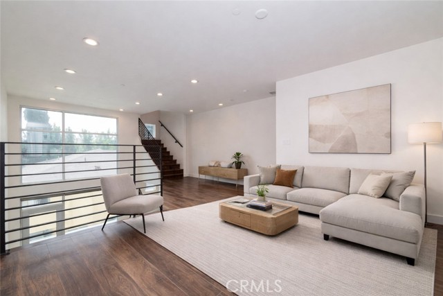 Detail Gallery Image 5 of 29 For 6016 W Beachwood Ln, Los Angeles,  CA 90038 - 3 Beds | 4 Baths