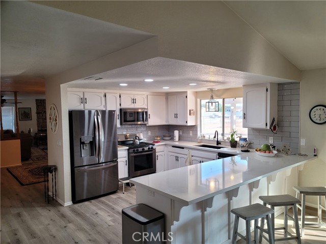 21291 Ramona Avenue, Apple Valley CA: https://media.crmls.org/medias/6d588072-6781-4605-912f-b3c9a31b8347.jpg