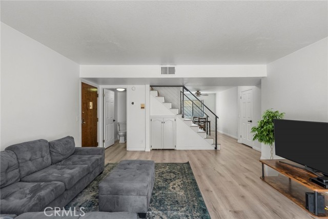 Detail Gallery Image 5 of 37 For 11274 Morrison St #2,  North Hollywood,  CA 91601 - 2 Beds | 2/1 Baths