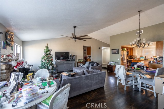 Detail Gallery Image 10 of 33 For 17874 El Mineral, Perris,  CA 92570 - 3 Beds | 2 Baths