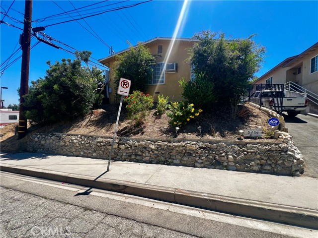 Detail Gallery Image 1 of 10 For 5354 De Roja Ave, Woodland Hills,  CA 91364 - 4 Beds | 2 Baths