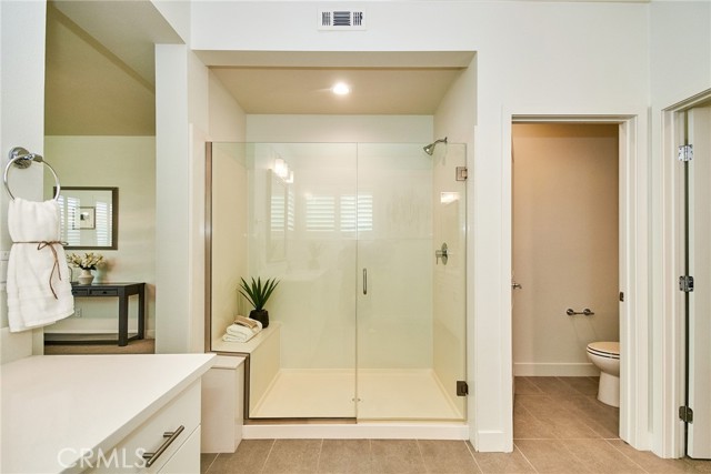 320 Magnet, Irvine CA: https://media.crmls.org/medias/6d59dba3-8fd8-4109-ab6a-59ad0c457341.jpg