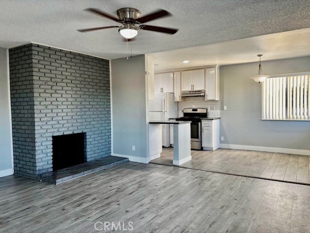 Detail Gallery Image 4 of 24 For 17132 Emerald #D,  Huntington Beach,  CA 92647 - 3 Beds | 2 Baths