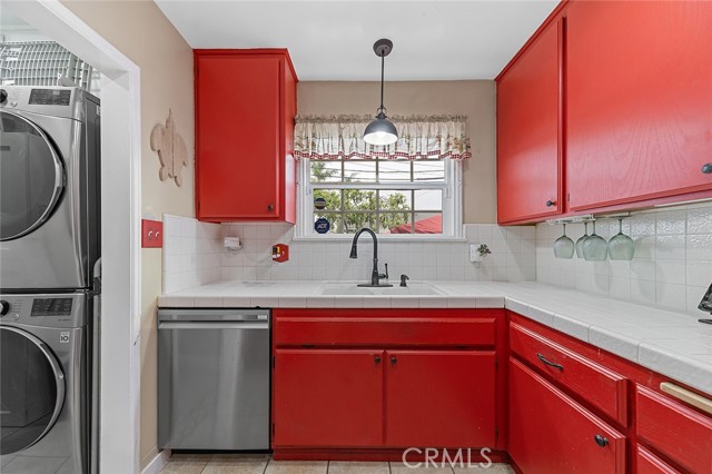4303 E De Ora Way, Long Beach CA: https://media.crmls.org/medias/6d5a4083-eeba-4000-bdf1-b5572b285168.jpg