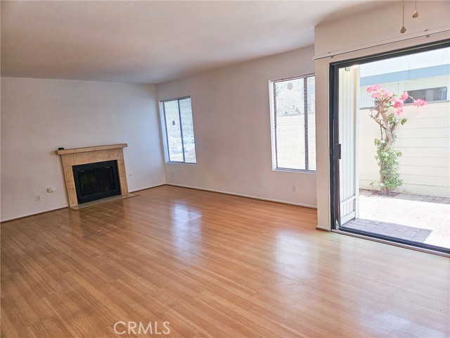 Detail Gallery Image 3 of 18 For 10566 Sunland Bld #1,  Sunland,  CA 91040 - 3 Beds | 2/1 Baths