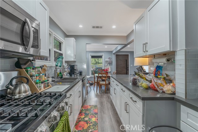 11938 Exposition Boulevard, Los Angeles CA: https://media.crmls.org/medias/6d5c64fc-ea98-4e64-be42-0482ce930c82.jpg