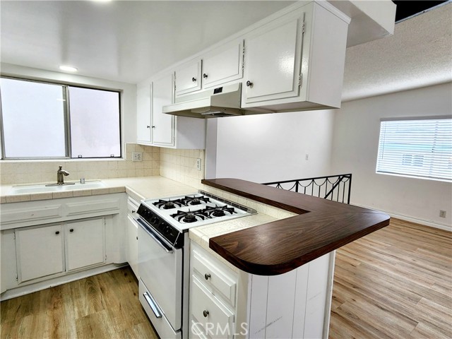 Detail Gallery Image 10 of 17 For 326 10th Place, Manhattan Beach,  CA 90266 - 3 Beds | 2 Baths