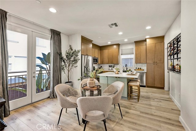 Detail Gallery Image 5 of 21 For 813 S Anaheim Bld #101,  Anaheim,  CA 92805 - 3 Beds | 2/1 Baths