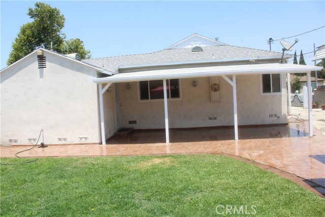 Detail Gallery Image 2 of 6 For 4032 Le Sage, Lynwood,  CA 90262 - 2 Beds | 2 Baths