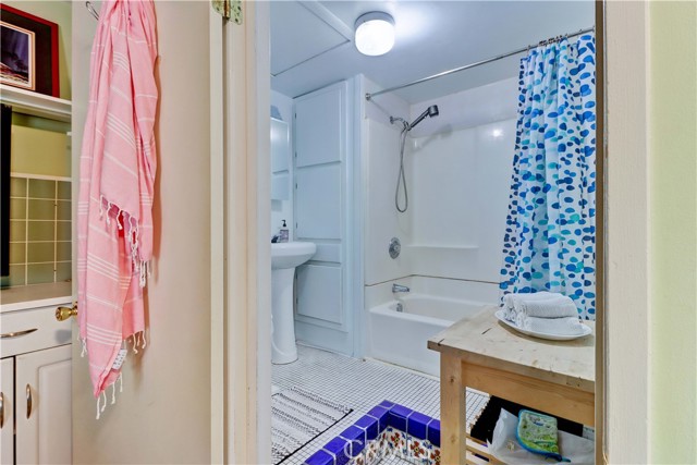 1403 Cuernavaca Place, Claremont CA: https://media.crmls.org/medias/6d5e6fb9-7978-4d79-97a4-d89462469eab.jpg