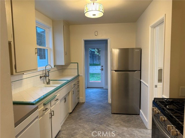 Detail Gallery Image 7 of 31 For 1645 21st St, Manhattan Beach,  CA 90266 - 3 Beds | 1 Baths