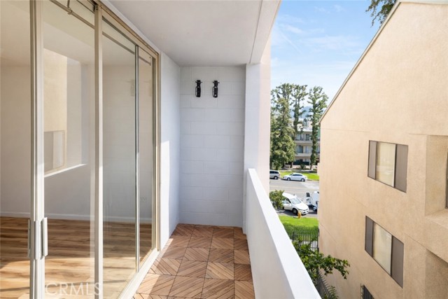 Detail Gallery Image 3 of 15 For 421 S La Fayette Park #404,  Los Angeles,  CA 90057 - 2 Beds | 1 Baths