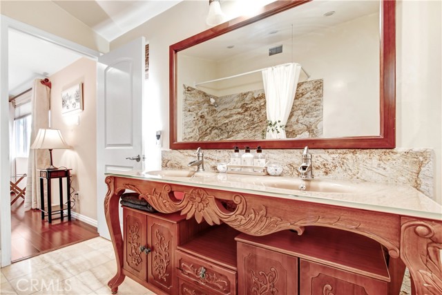 5694 Collins Place, Woodland Hills CA: https://media.crmls.org/medias/6d609bda-b7b8-4cce-890f-58bcfe621d95.jpg