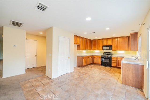 Detail Gallery Image 14 of 59 For 14051 Mare Ln, Victorville,  CA 92394 - 3 Beds | 2/1 Baths