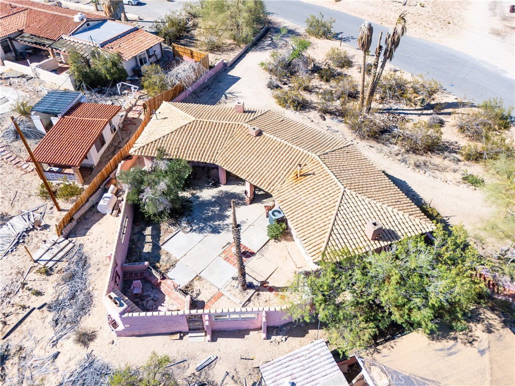 https://media.crmls.org/medias/6d615165-63f0-478f-b257-e1c2e77241b7.jpg?preset=X-Large