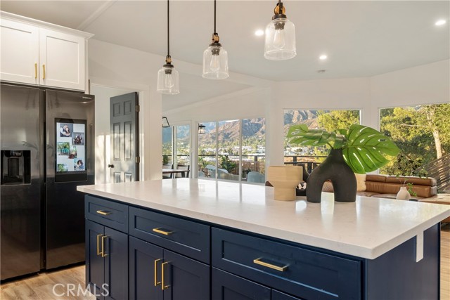 9570 Amoret Drive, Tujunga CA: https://media.crmls.org/medias/6d61da99-05f3-4755-bf70-81d735cc76c1.jpg