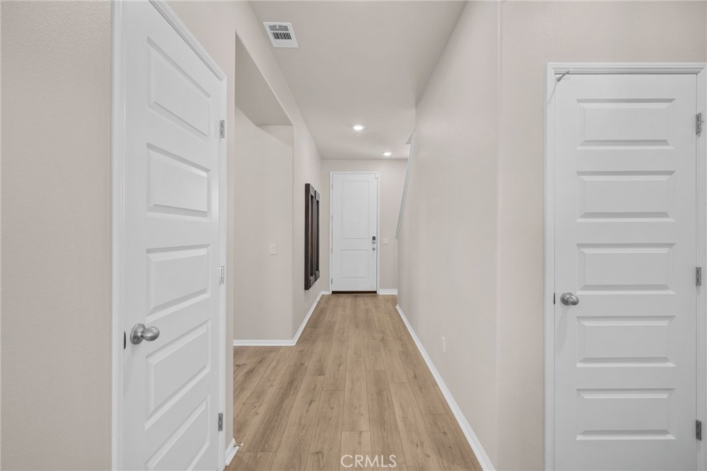 https://media.crmls.org/medias/6d624626-79e1-4c5d-9dbc-42fc090c353c.jpg?preset=X-Large
