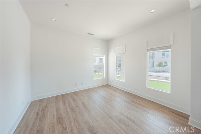 27554 Elderberry Dr, Valencia CA: https://media.crmls.org/medias/6d63165b-7b18-44e2-8b6b-9fc68c59e97c.jpg