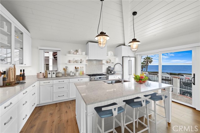 350 Cliff, Laguna Beach CA: https://media.crmls.org/medias/6d6342b4-180b-4cfe-9ff7-e09f2b090182.jpg